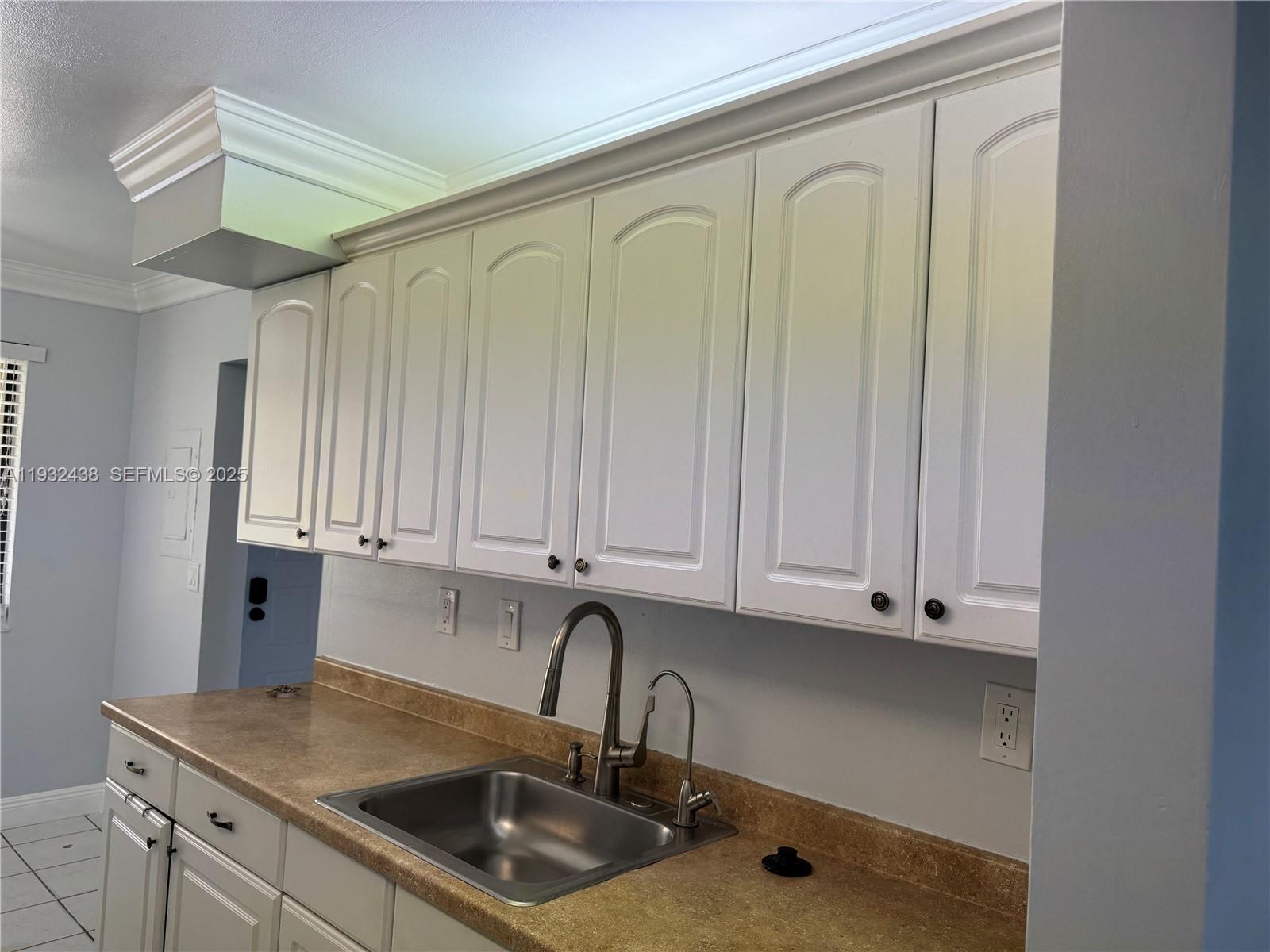 RACQUET CLUB VILLAGE APAR - Residential Lease