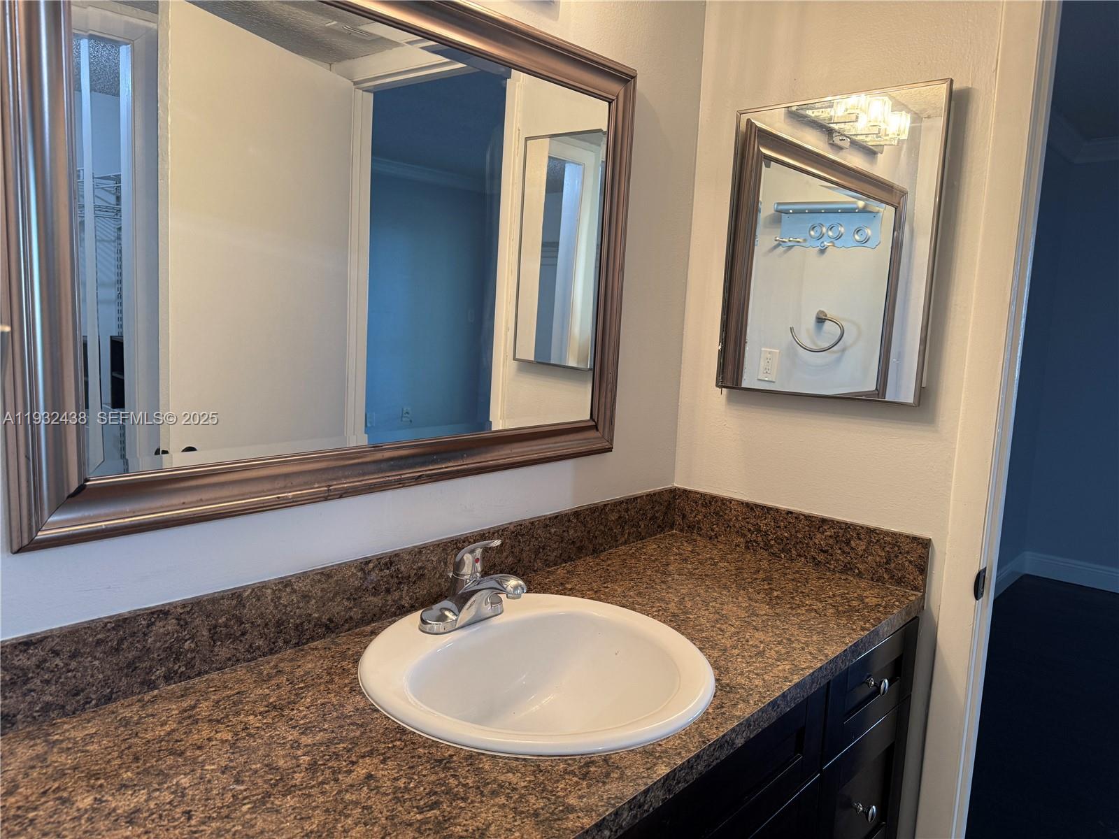 RACQUET CLUB VILLAGE APAR - Residential Lease