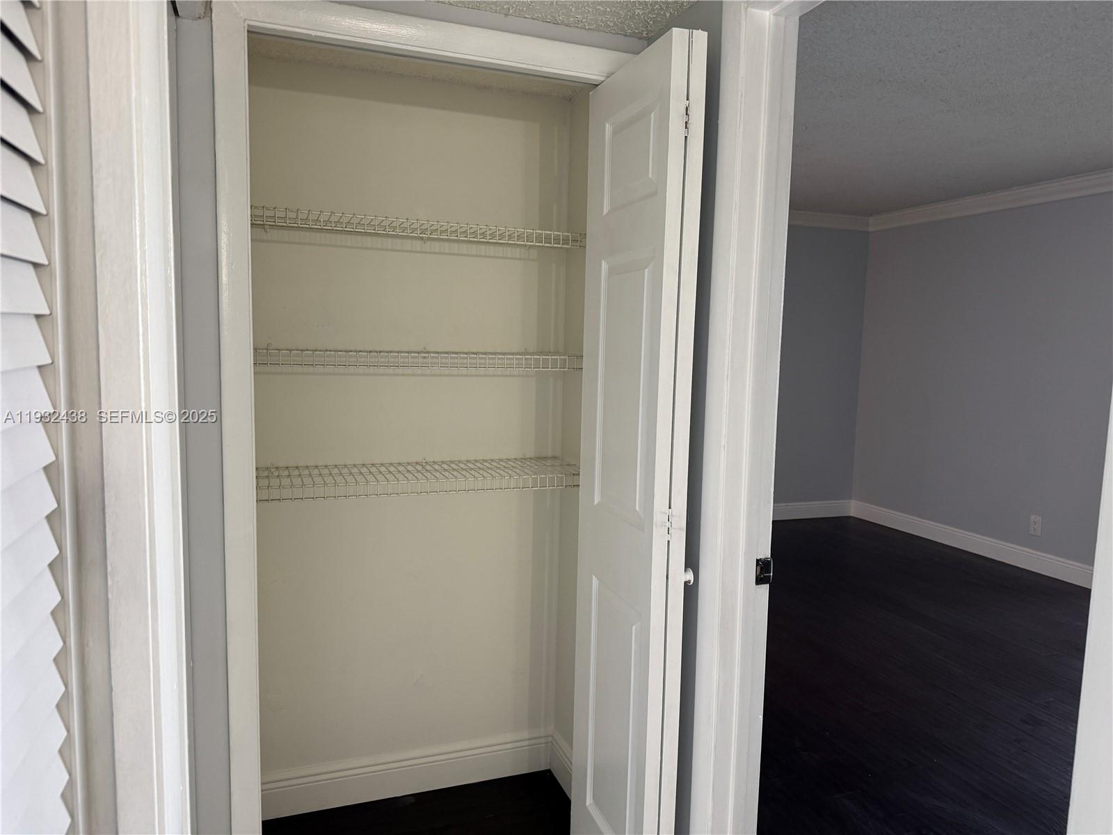 RACQUET CLUB VILLAGE APAR - Residential Lease