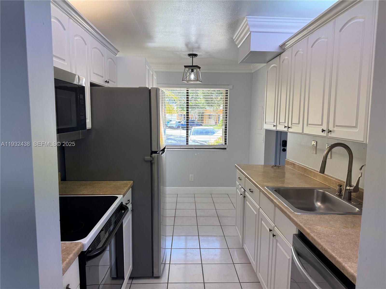 RACQUET CLUB VILLAGE APAR - Residential Lease