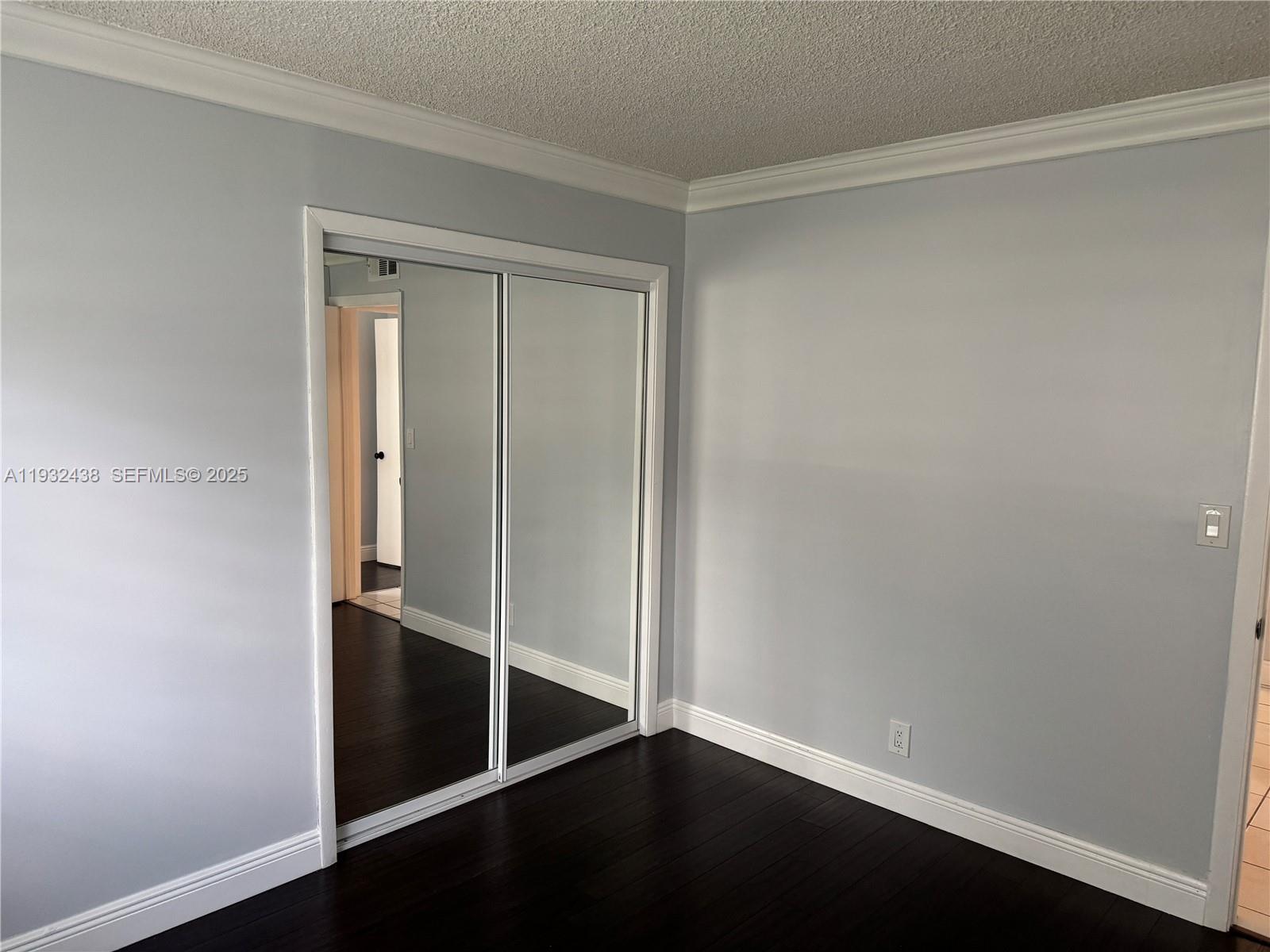 RACQUET CLUB VILLAGE APAR - Residential Lease