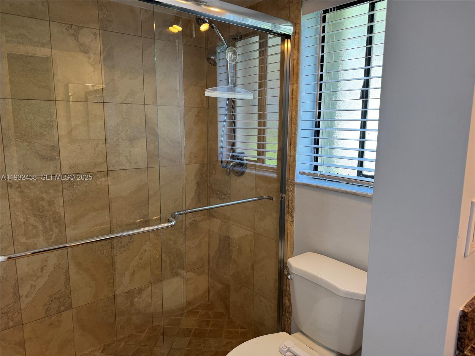 RACQUET CLUB VILLAGE APAR - Residential Lease