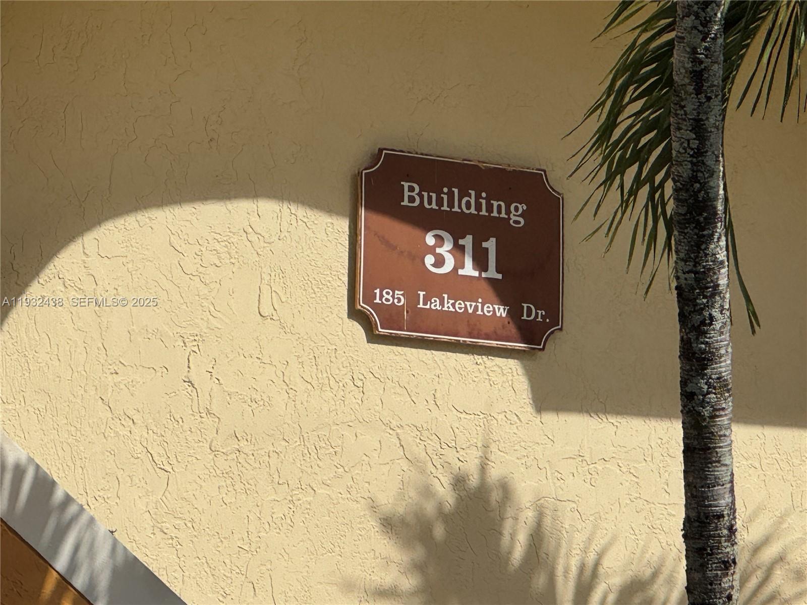 RACQUET CLUB VILLAGE APAR - Residential Lease