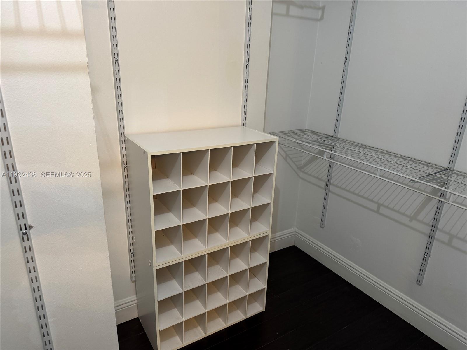 RACQUET CLUB VILLAGE APAR - Residential Lease