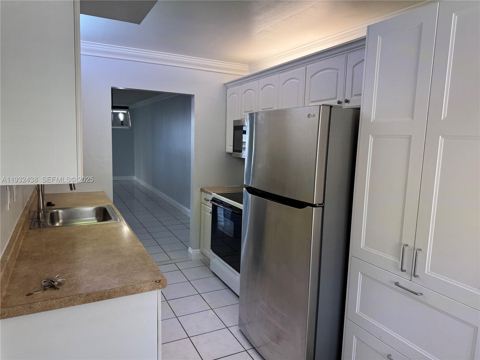 RACQUET CLUB VILLAGE APAR - Residential Lease