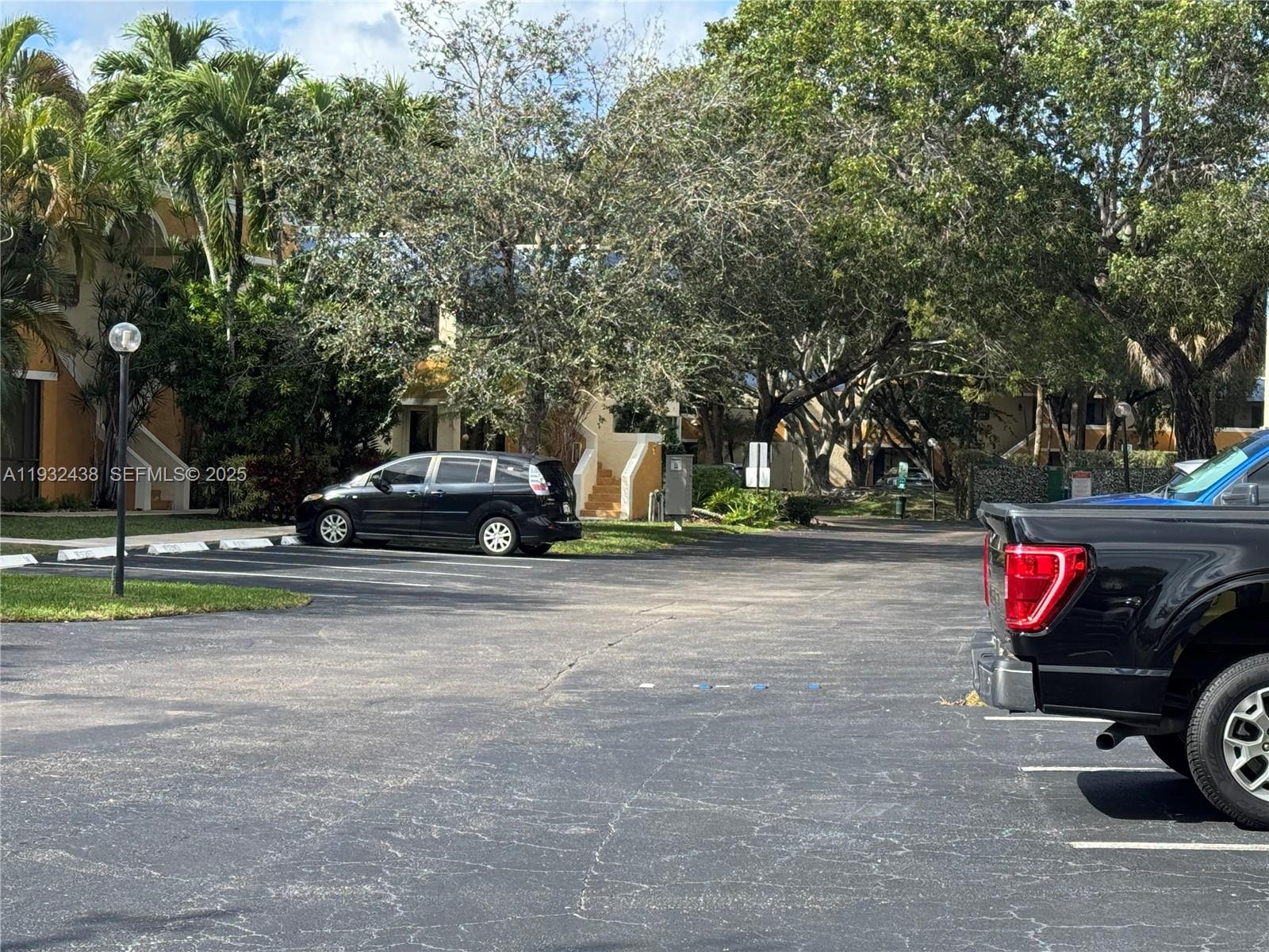 RACQUET CLUB VILLAGE APAR - Residential Lease