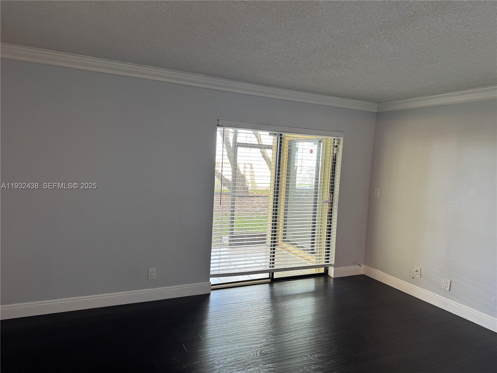 RACQUET CLUB VILLAGE APAR - Residential Lease