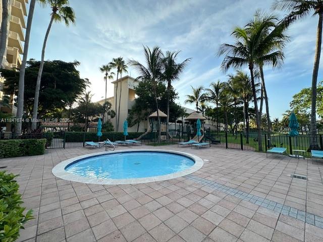 TURNBERRY ON THE GREEN CO - Residential Lease