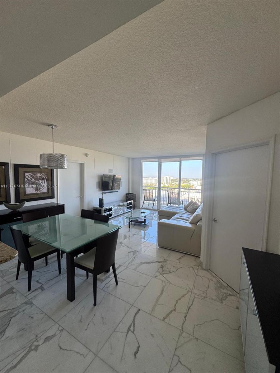 TURNBERRY ON THE GREEN CO - Residential Lease