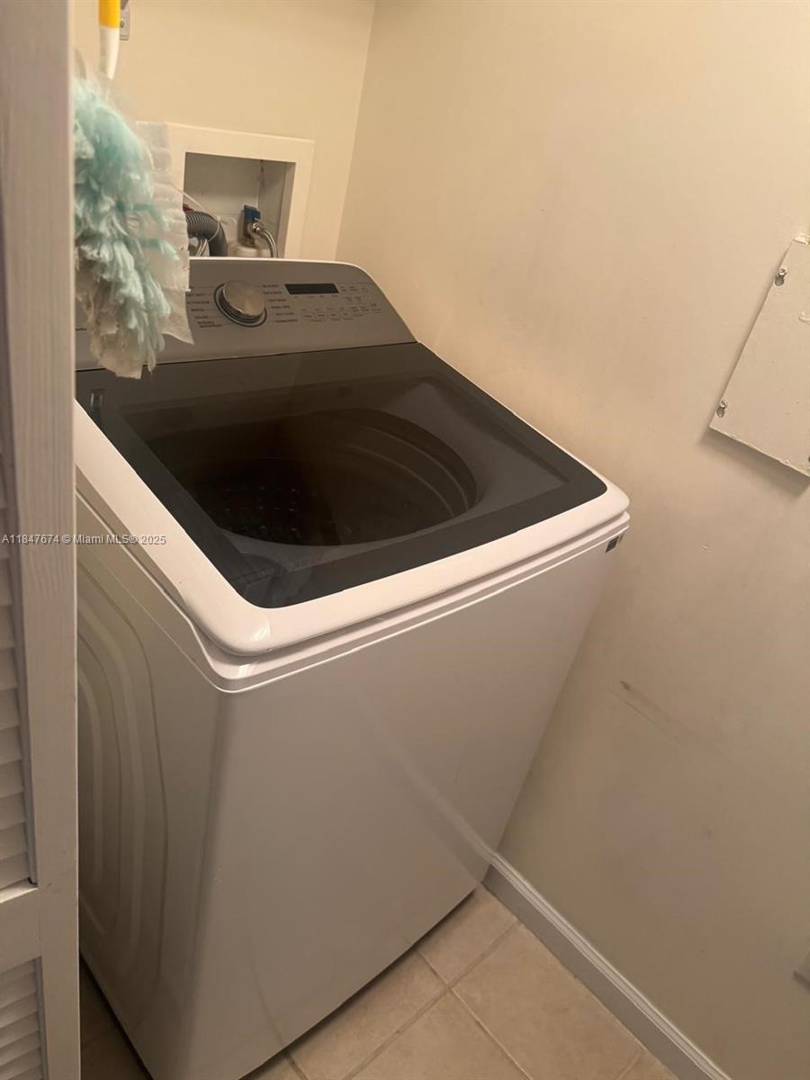 TURNBERRY ON THE GREEN CO - Residential Lease