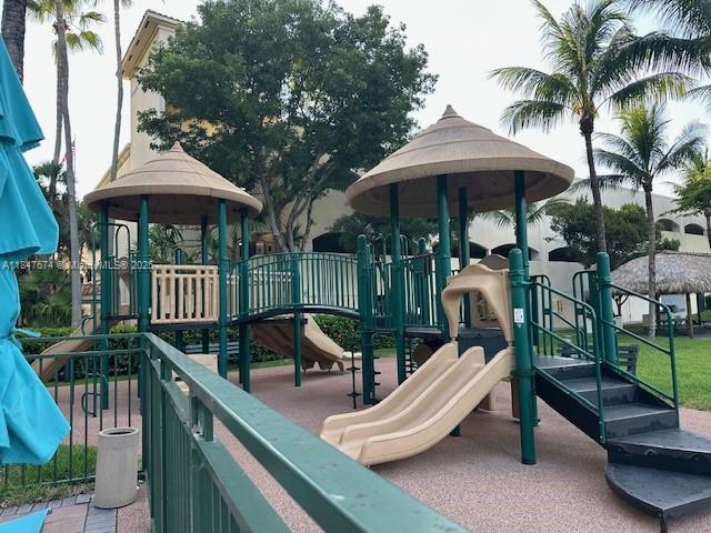 TURNBERRY ON THE GREEN CO - Residential Lease