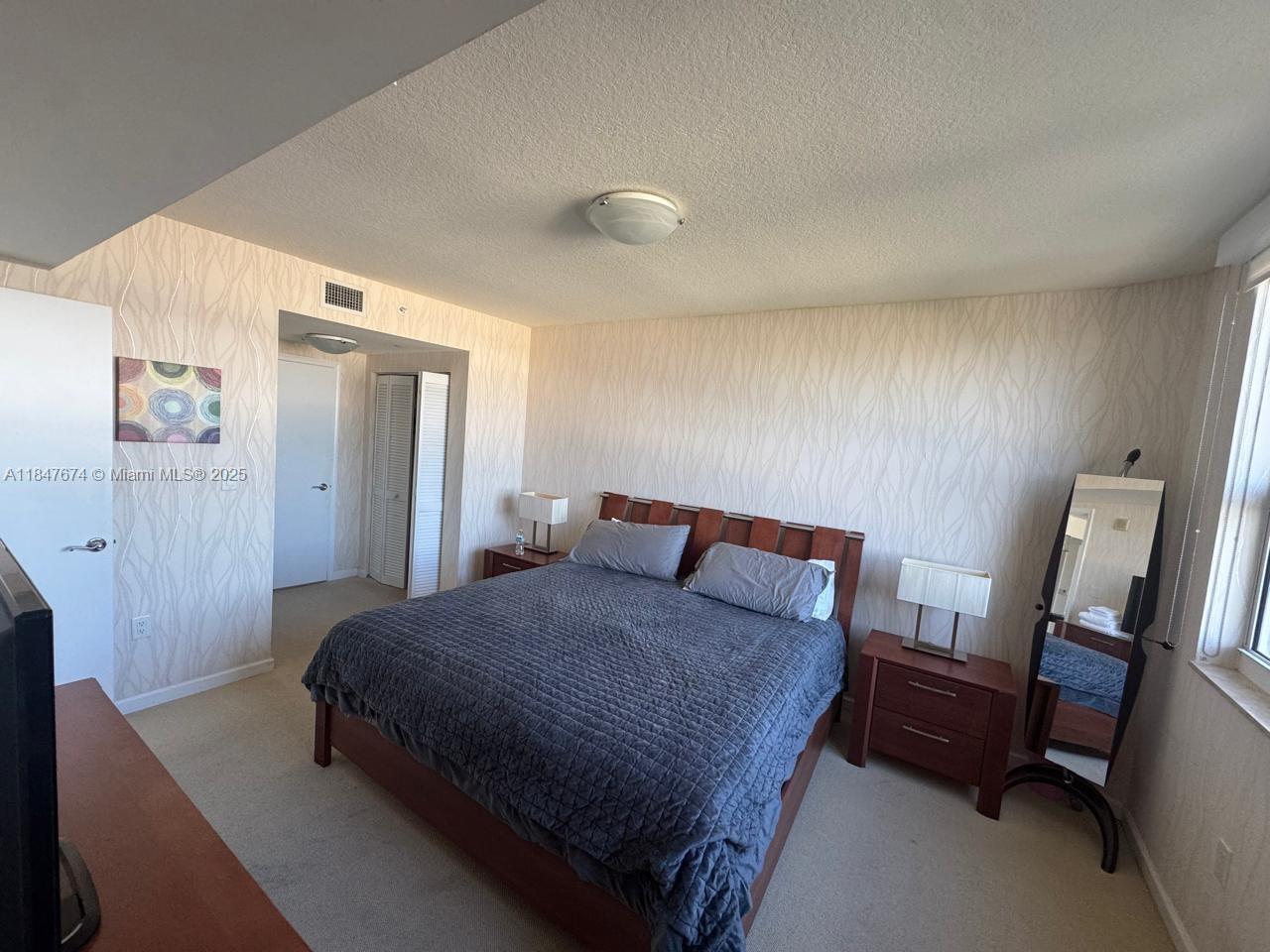 TURNBERRY ON THE GREEN CO - Residential Lease