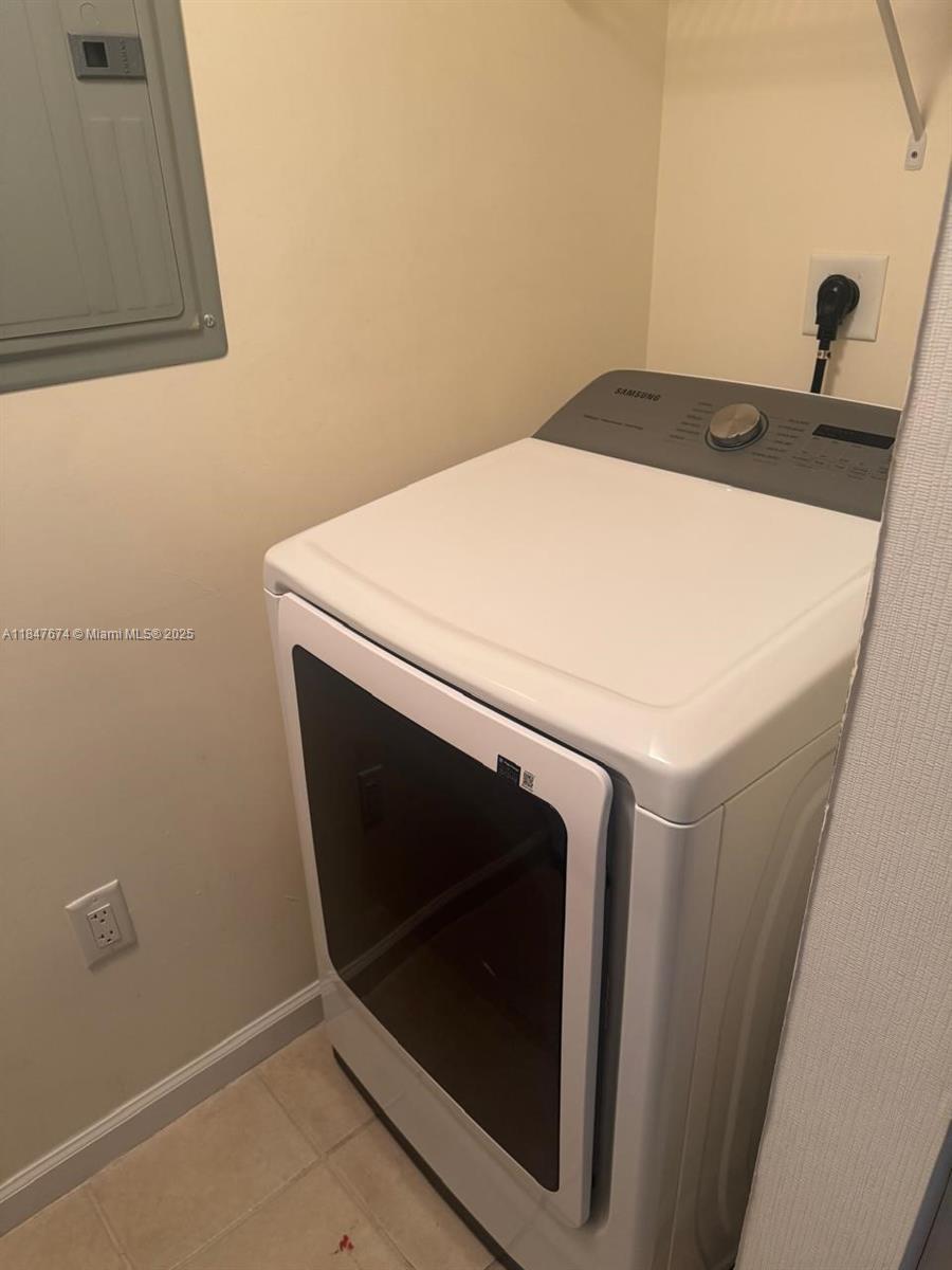 TURNBERRY ON THE GREEN CO - Residential Lease