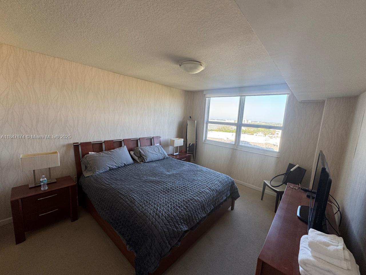 TURNBERRY ON THE GREEN CO - Residential Lease