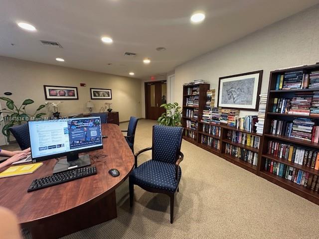 TURNBERRY ON THE GREEN CO - Residential Lease