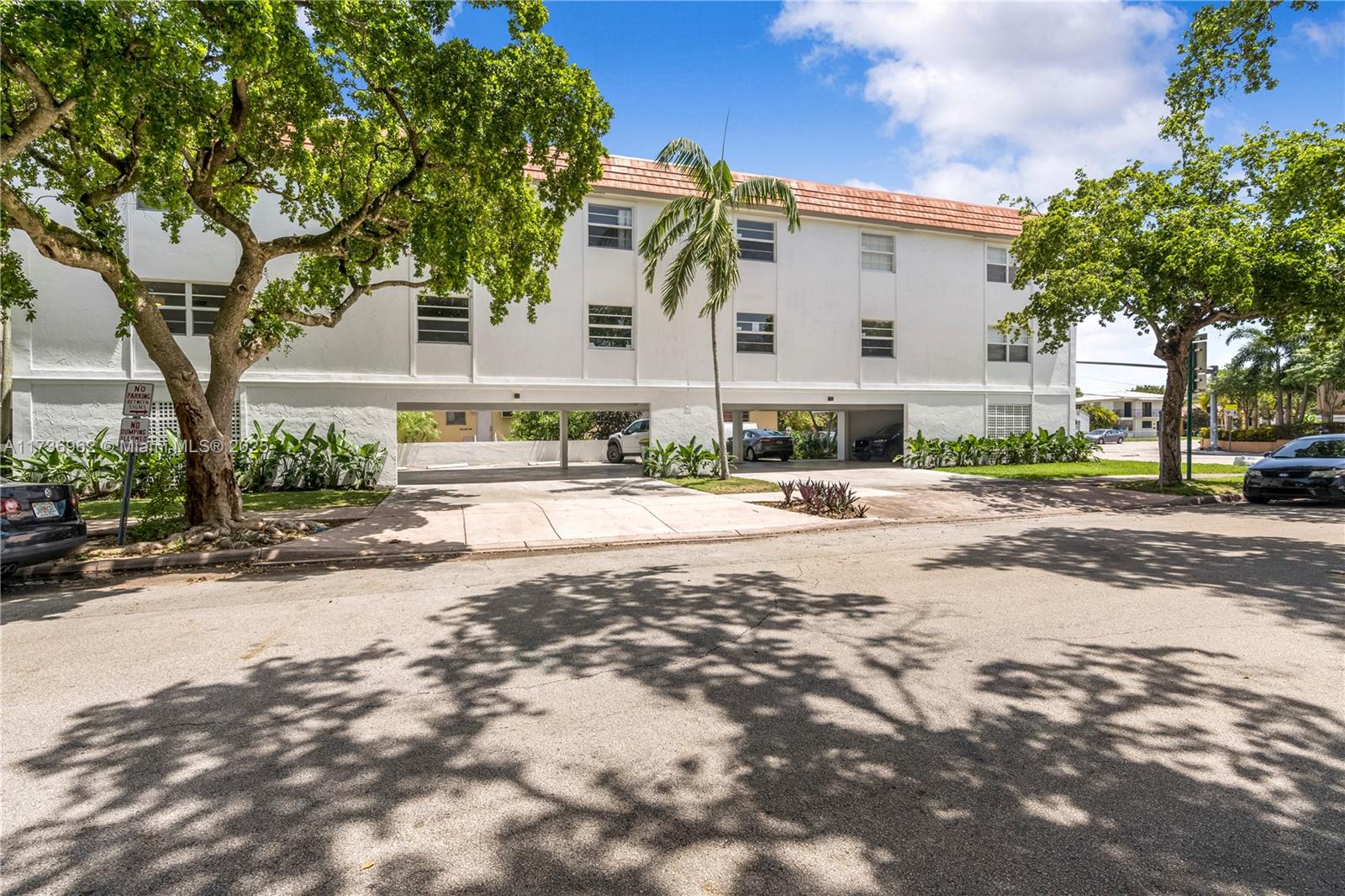 1114 S Douglas Rd 6, Coral Gables, Broward County, Florida - 2 Bedrooms  
2 Bathrooms - 