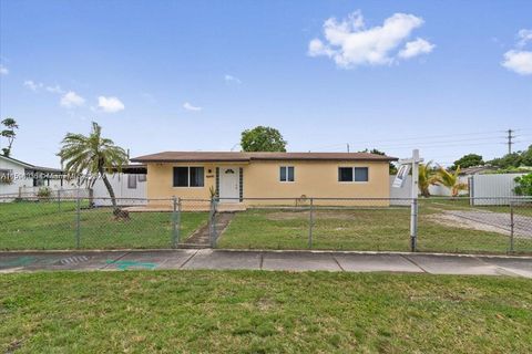 Single Family Residence in Miami FL 19610 121 Ave Ave.jpg