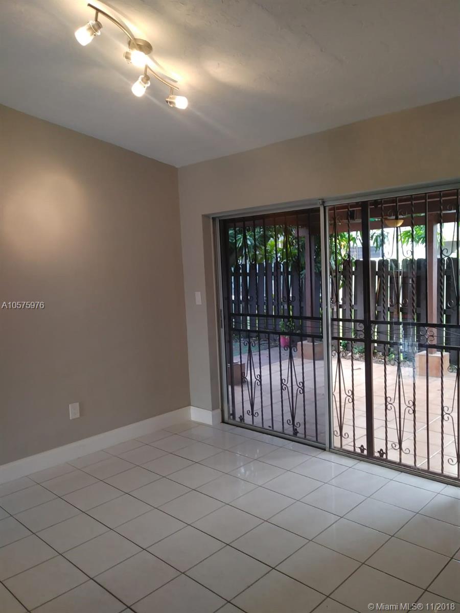 DEVON AIRE VILLAS SEC 8 - Residential