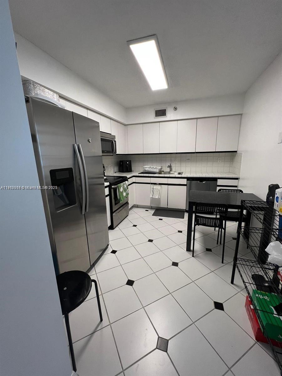 MYSTIC POINTE TOWER 500 C - Residential Lease