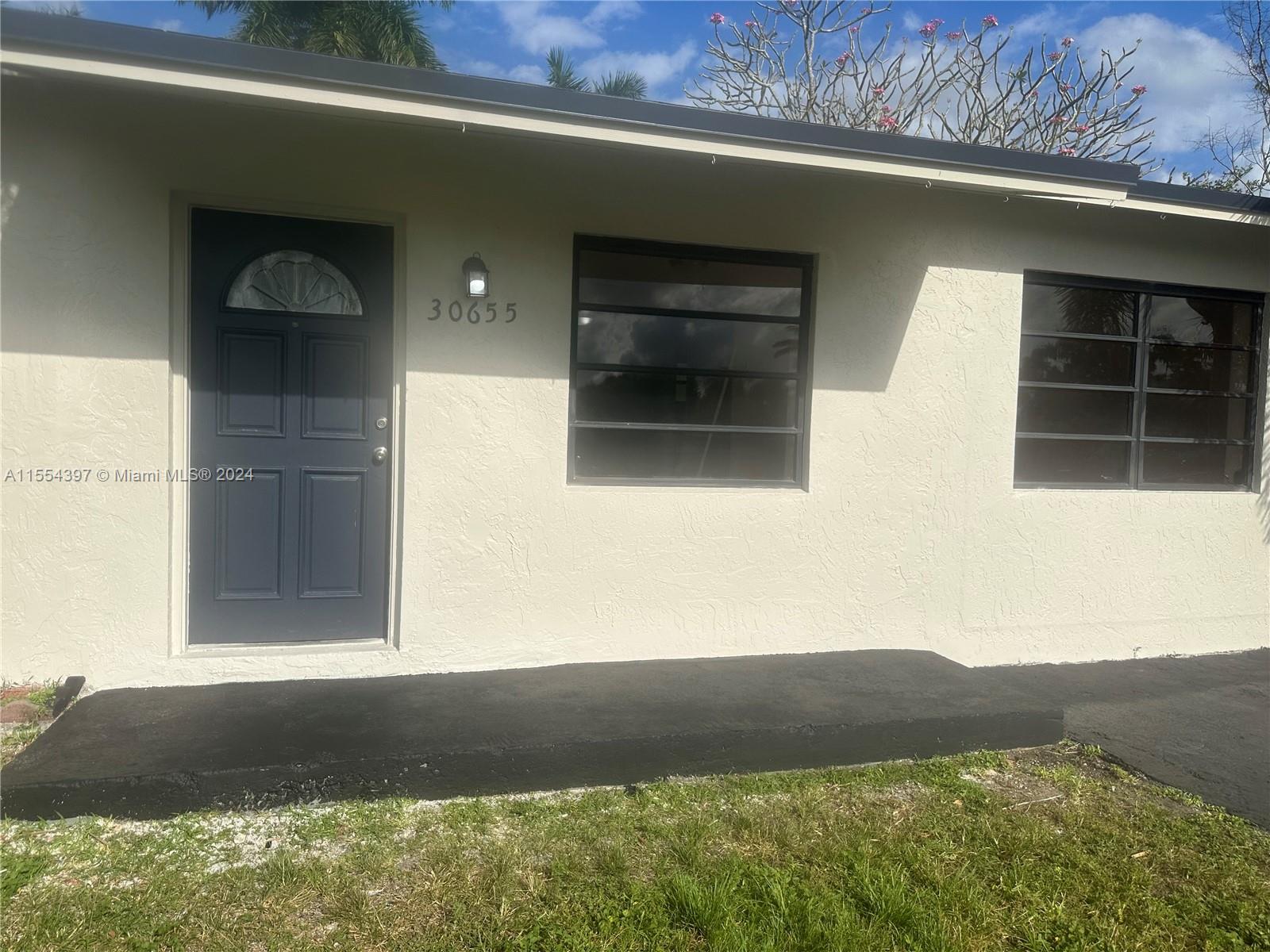 ALFIE MANOR - Residential Lease