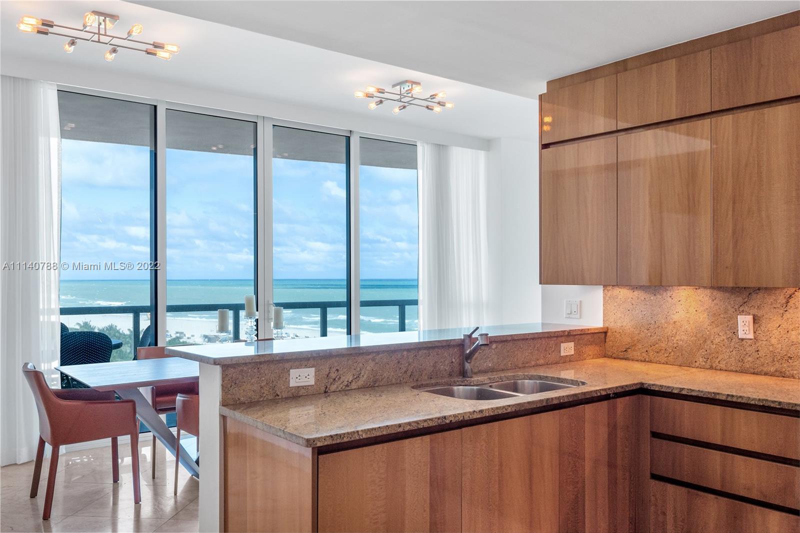 CONTINUUM ON SOUTH BEACH - Residential
