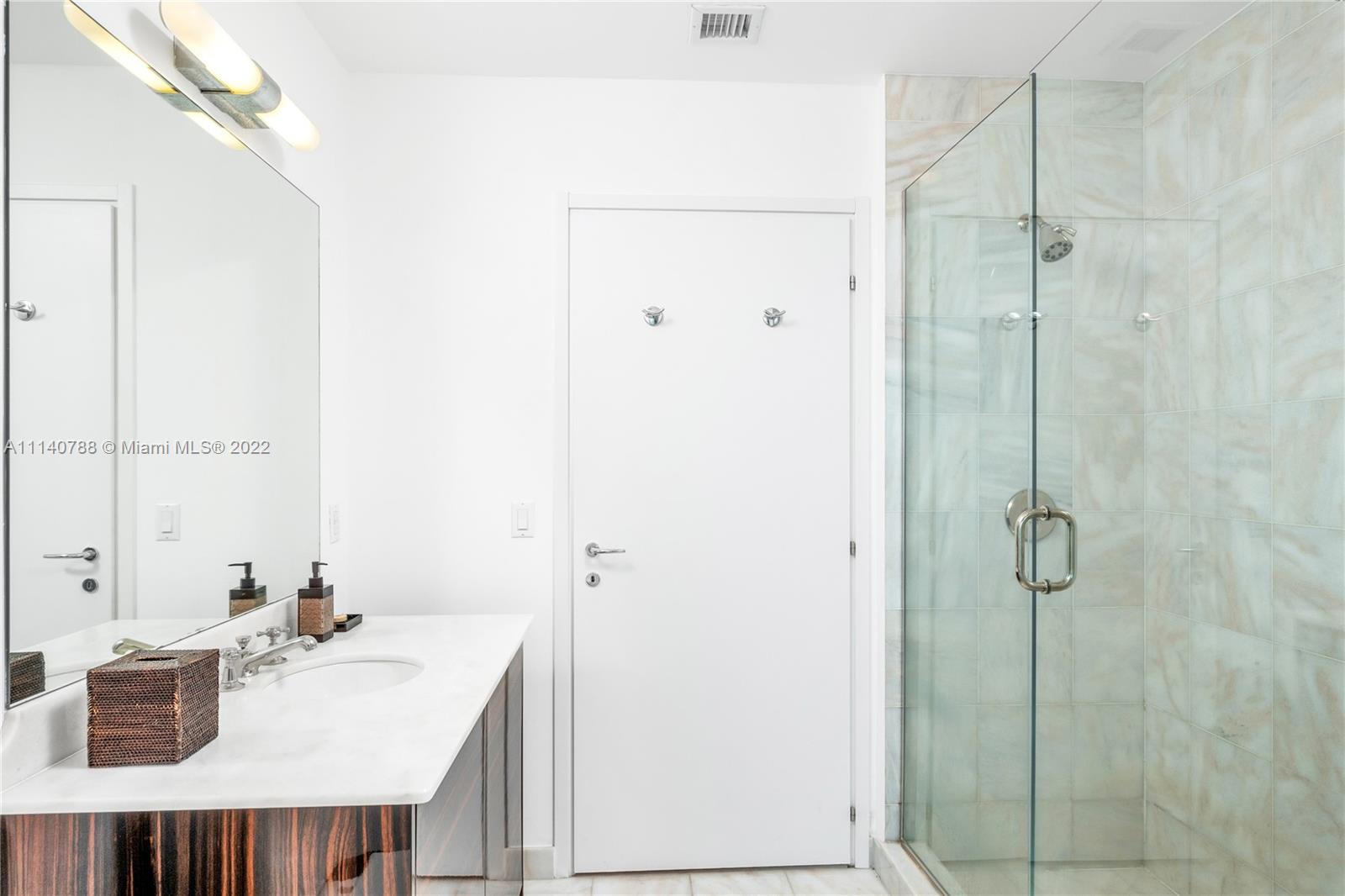 CONTINUUM ON SOUTH BEACH - Residential