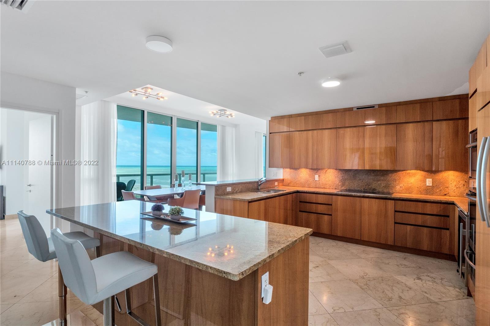 CONTINUUM ON SOUTH BEACH - Residential