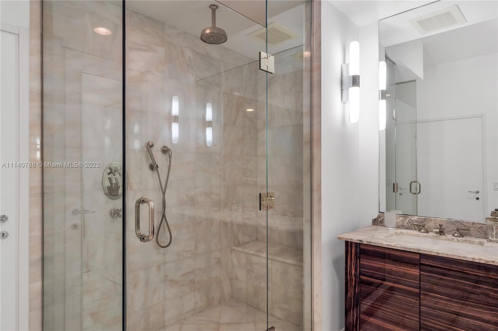 CONTINUUM ON SOUTH BEACH - Residential