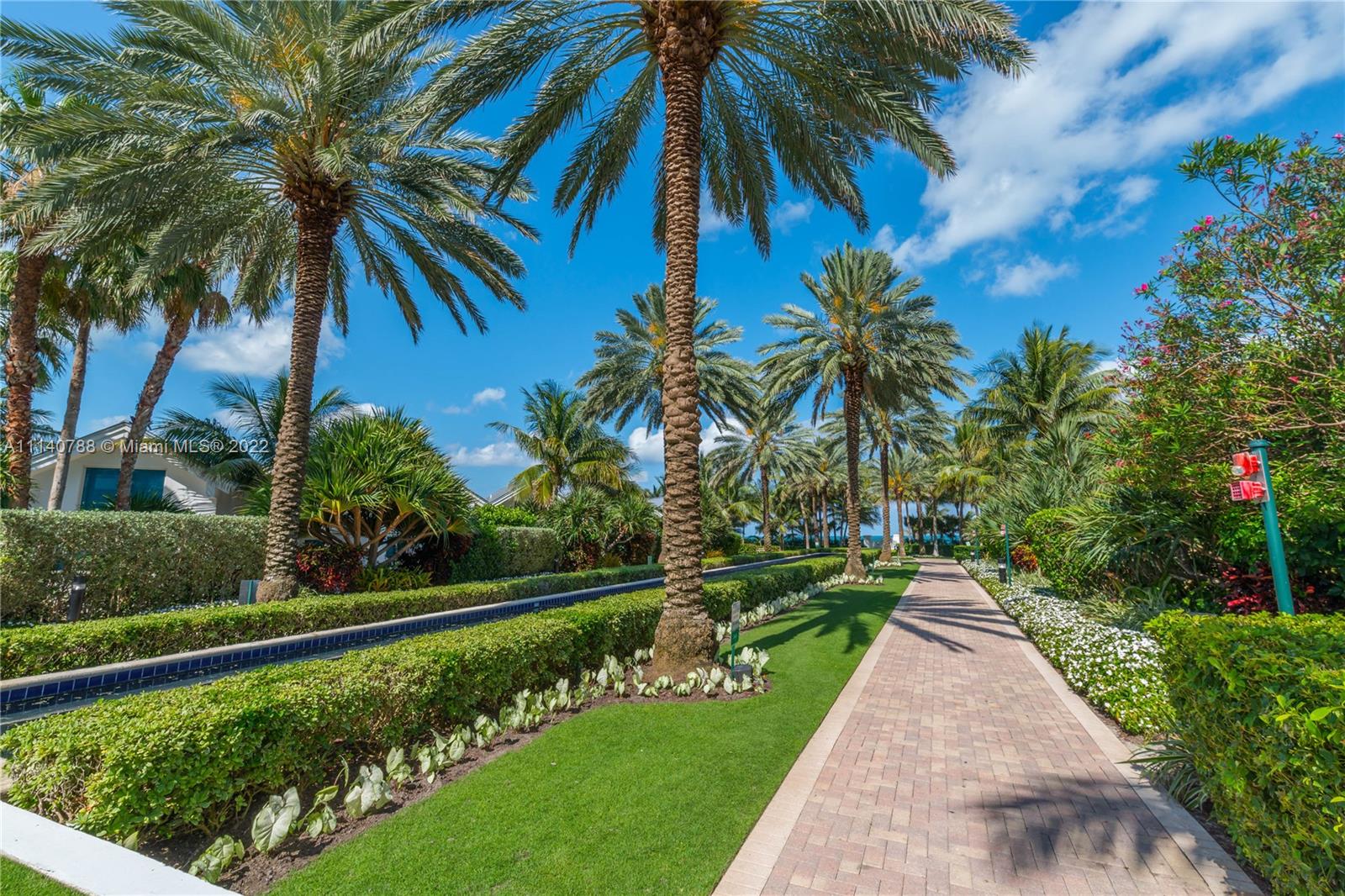 CONTINUUM ON SOUTH BEACH - Residential