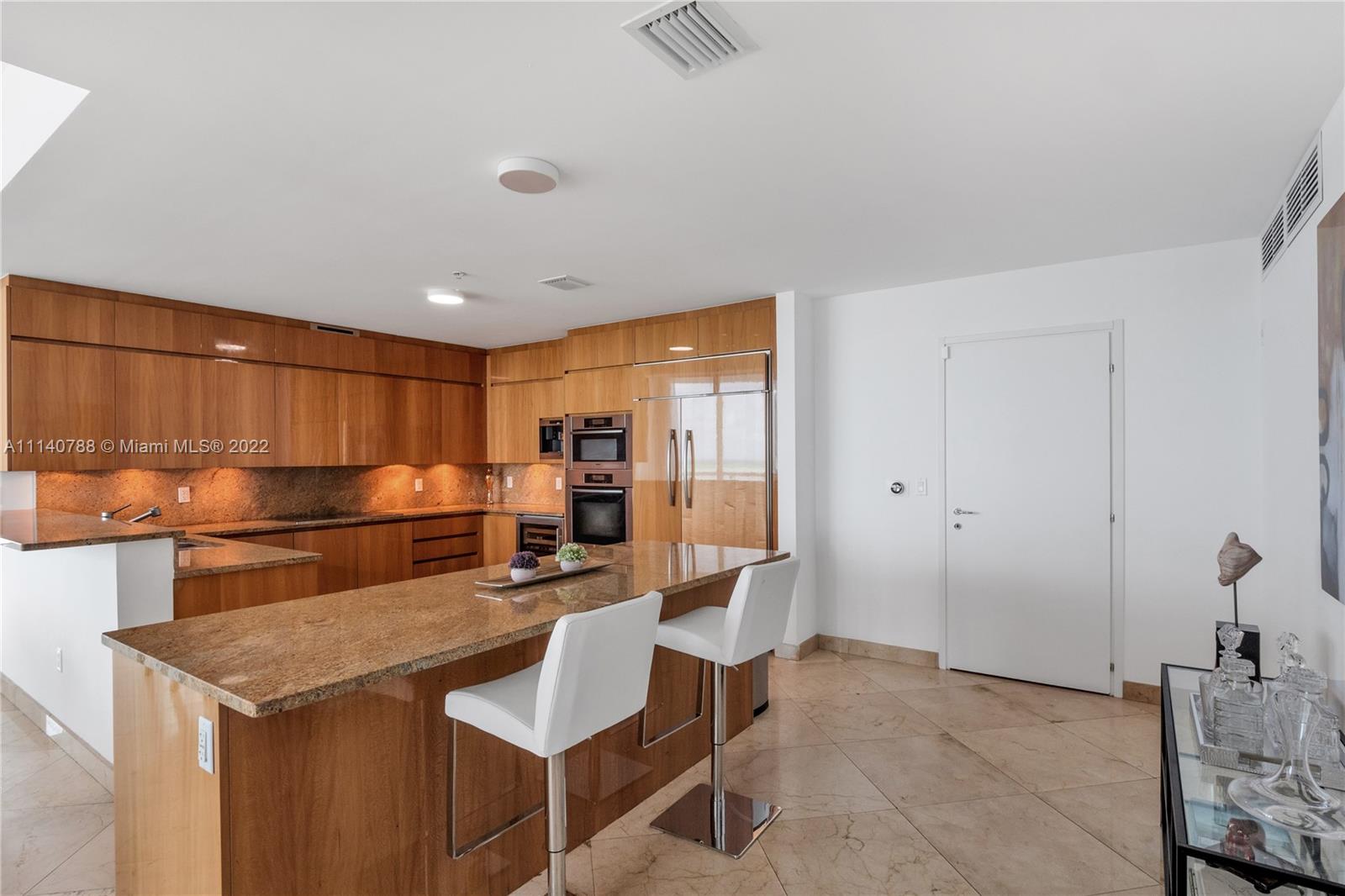 CONTINUUM ON SOUTH BEACH - Residential