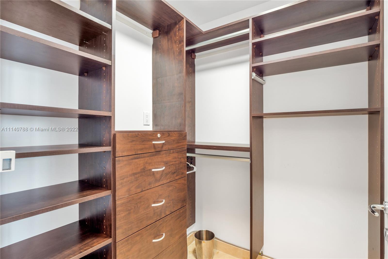 CONTINUUM ON SOUTH BEACH - Residential