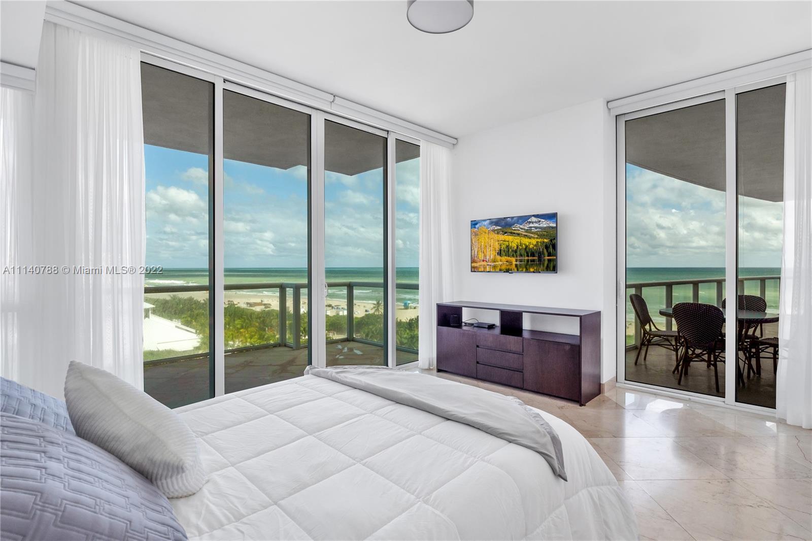 CONTINUUM ON SOUTH BEACH - Residential