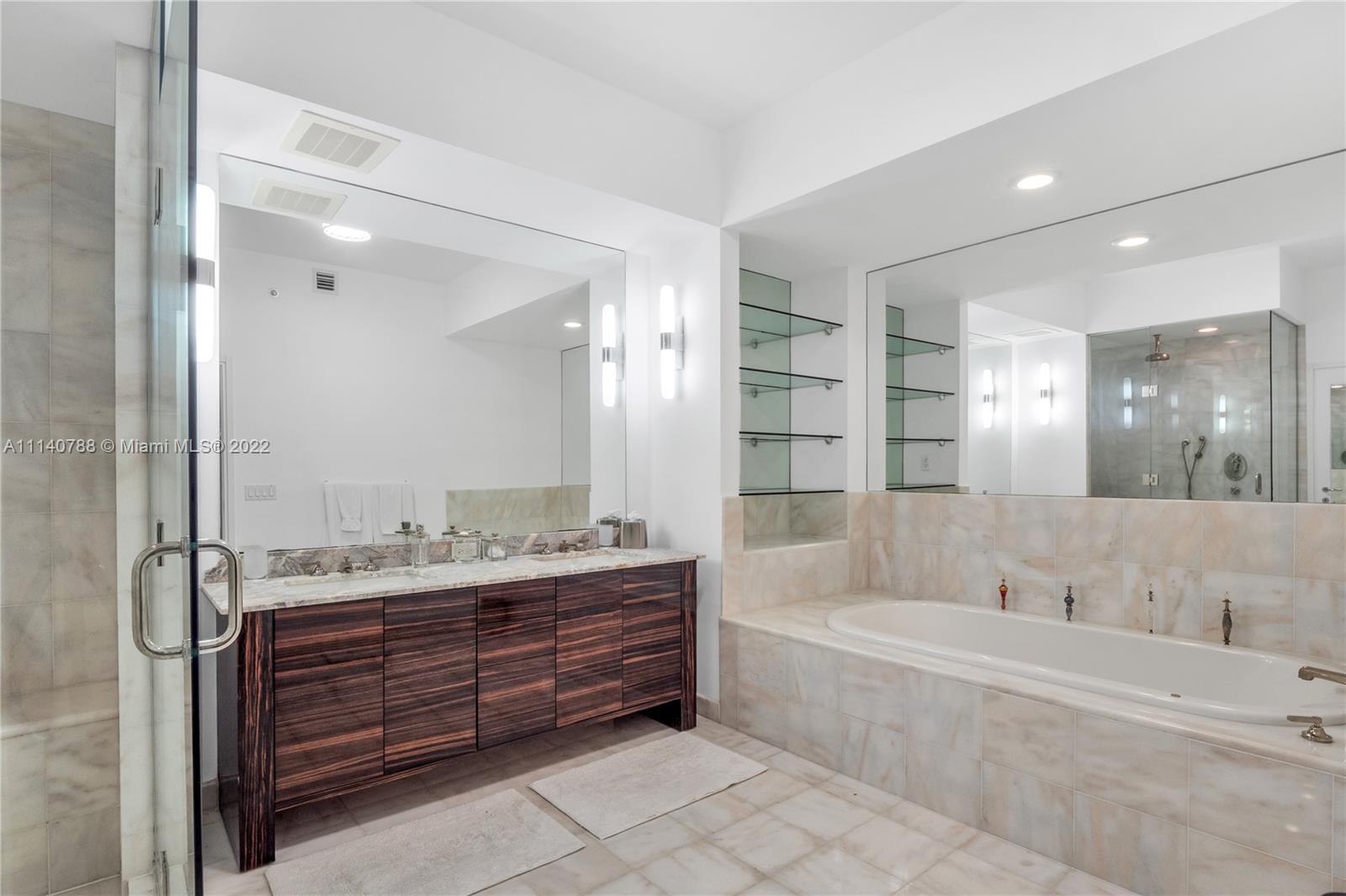 CONTINUUM ON SOUTH BEACH - Residential