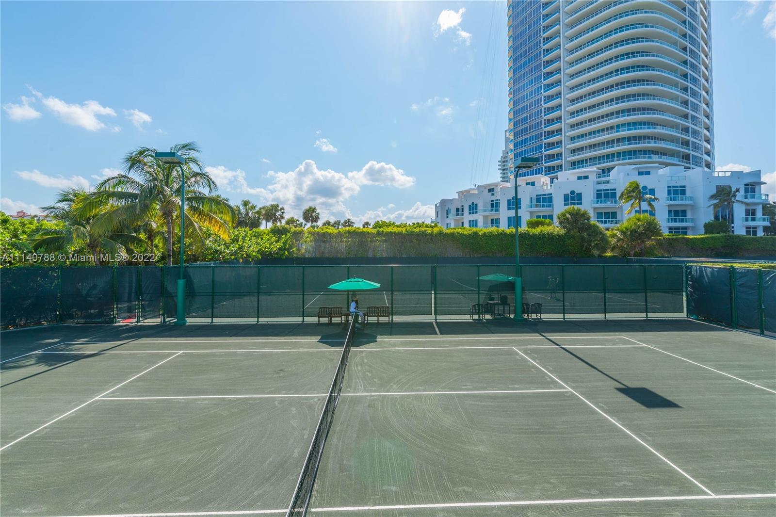 CONTINUUM ON SOUTH BEACH - Residential