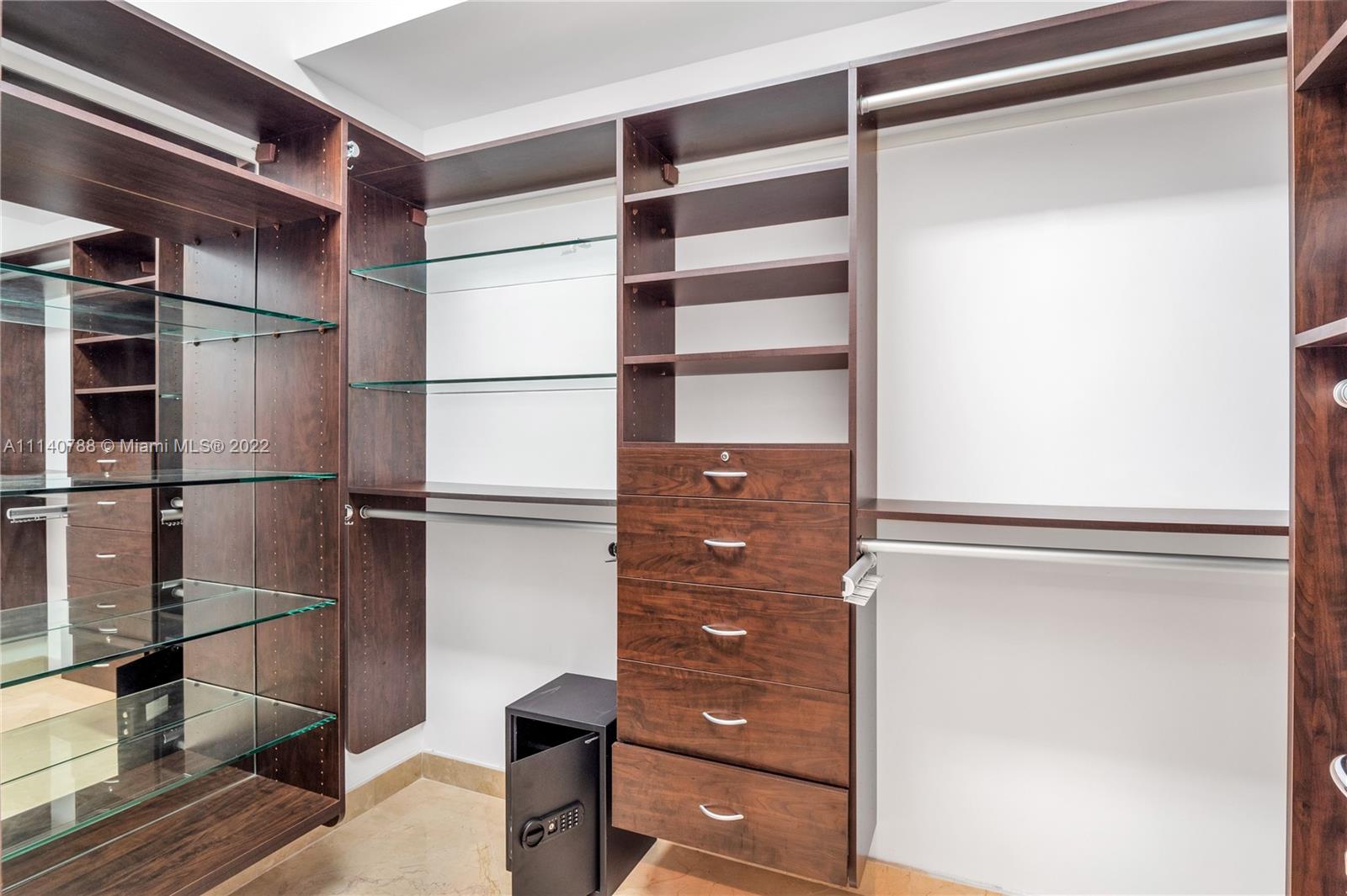 CONTINUUM ON SOUTH BEACH - Residential