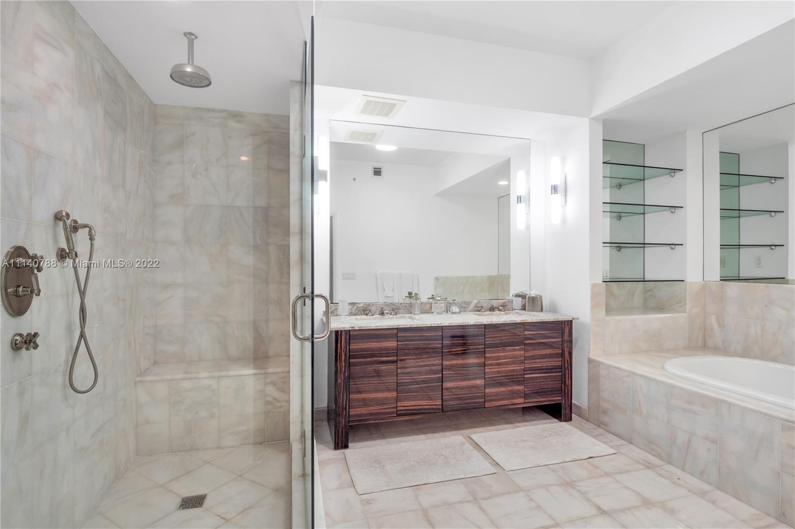 CONTINUUM ON SOUTH BEACH - Residential