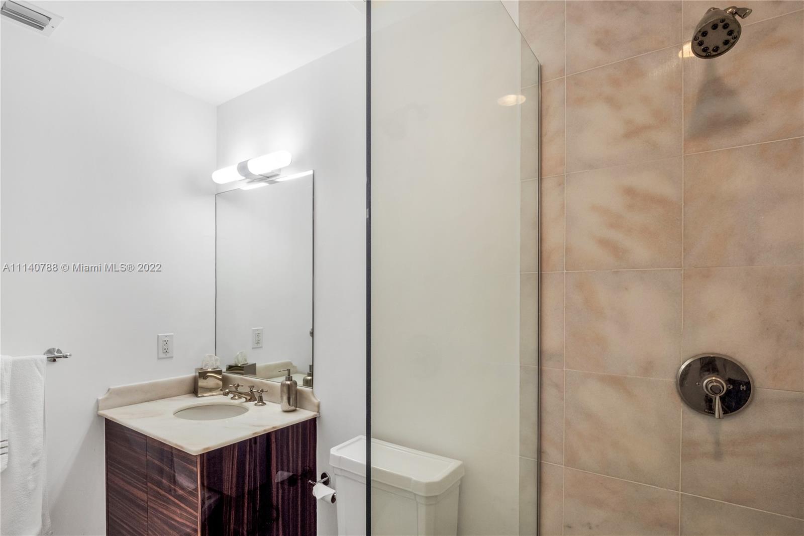 CONTINUUM ON SOUTH BEACH - Residential