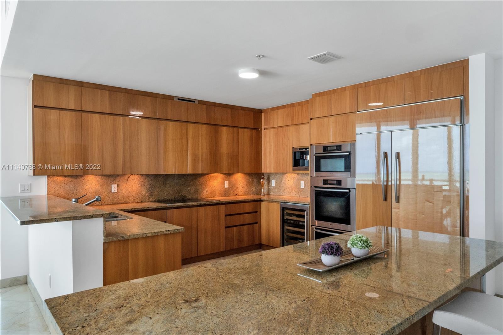 CONTINUUM ON SOUTH BEACH - Residential