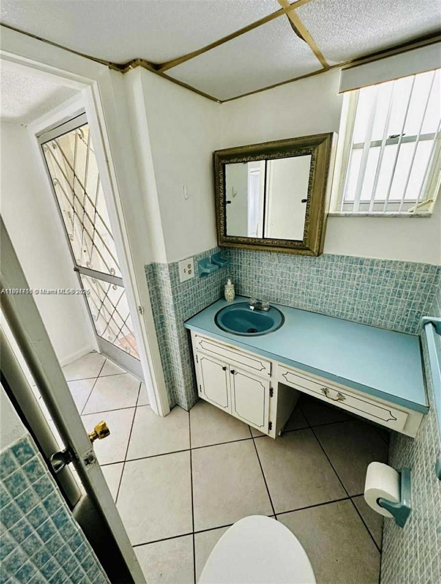 THIRD GULFSTREAM GARDEN - Residential Lease