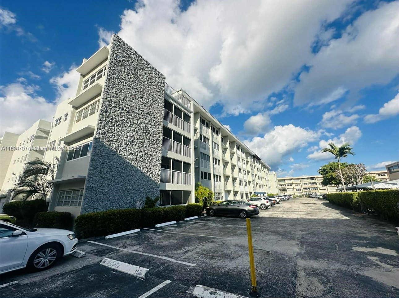 THIRD GULFSTREAM GARDEN - Residential Lease