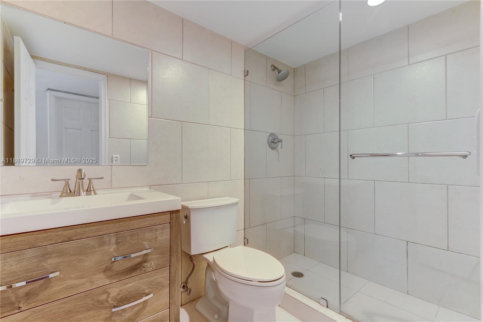 GALEN BREAKERS CONDOMINIU - Residential Lease