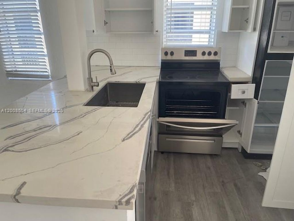 Photo of 410 NW 9th St, Hallandale Beach, FL 33009 (MLS # A12008504)