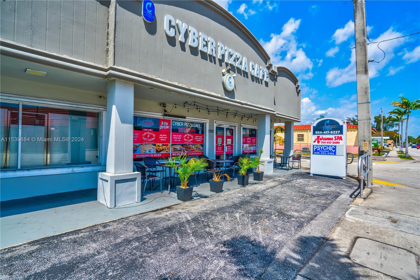 Main image without alt text