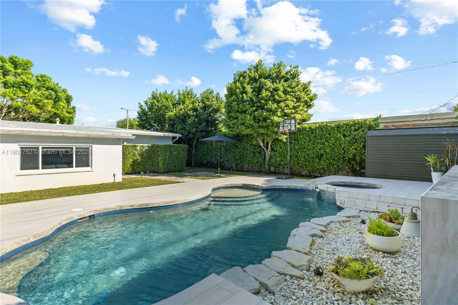 TROPICAL GARDENS ESTATES - Residential