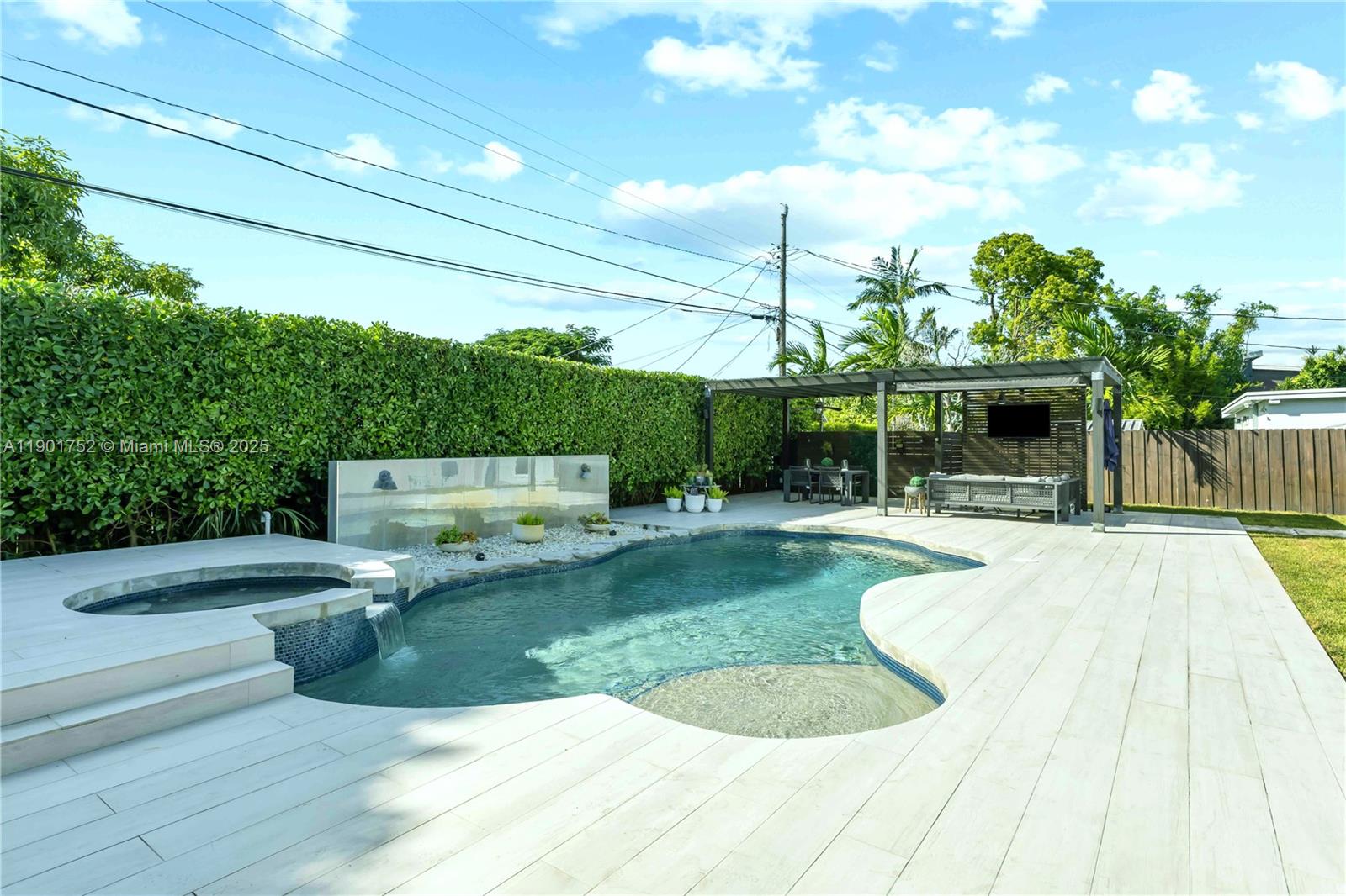 TROPICAL GARDENS ESTATES - Residential