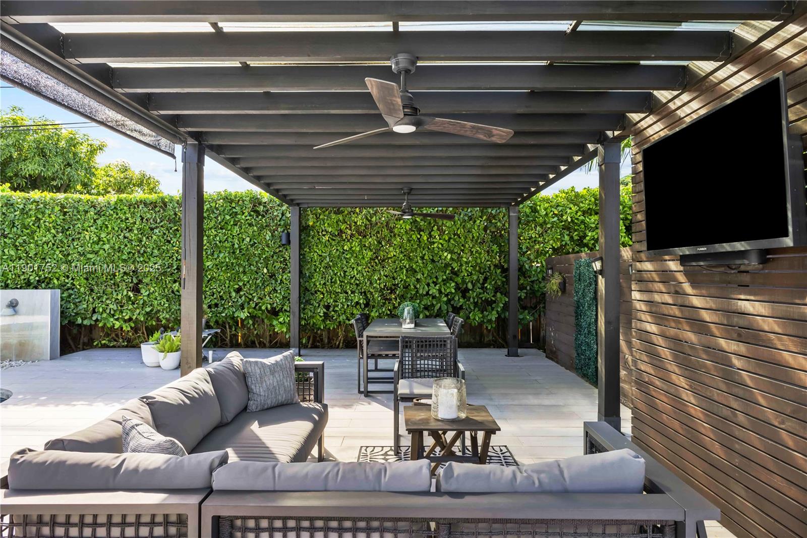TROPICAL GARDENS ESTATES - Residential