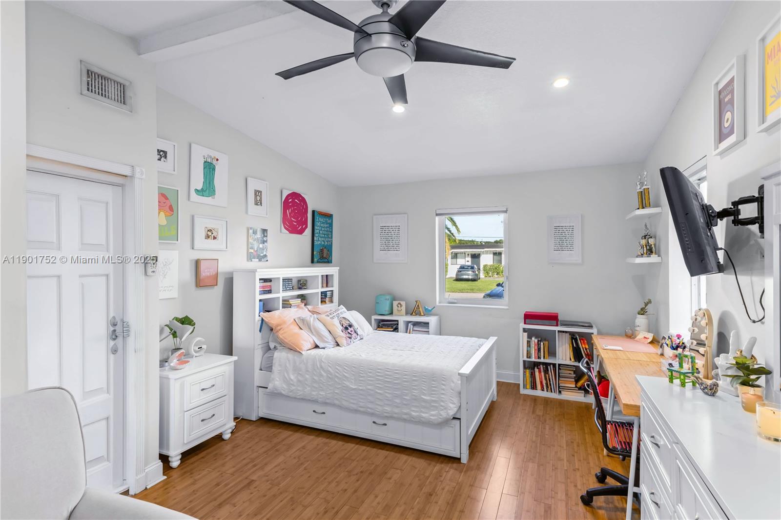 TROPICAL GARDENS ESTATES - Residential