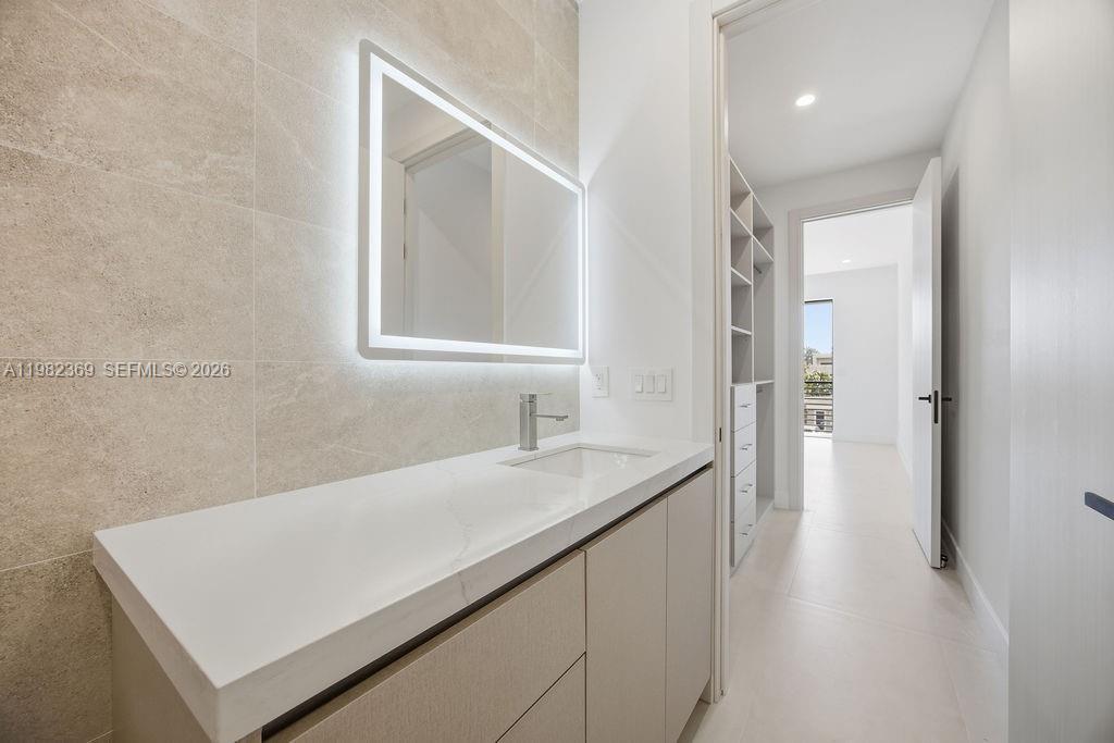 HOLIDAY HEIGHTS - Residential Lease