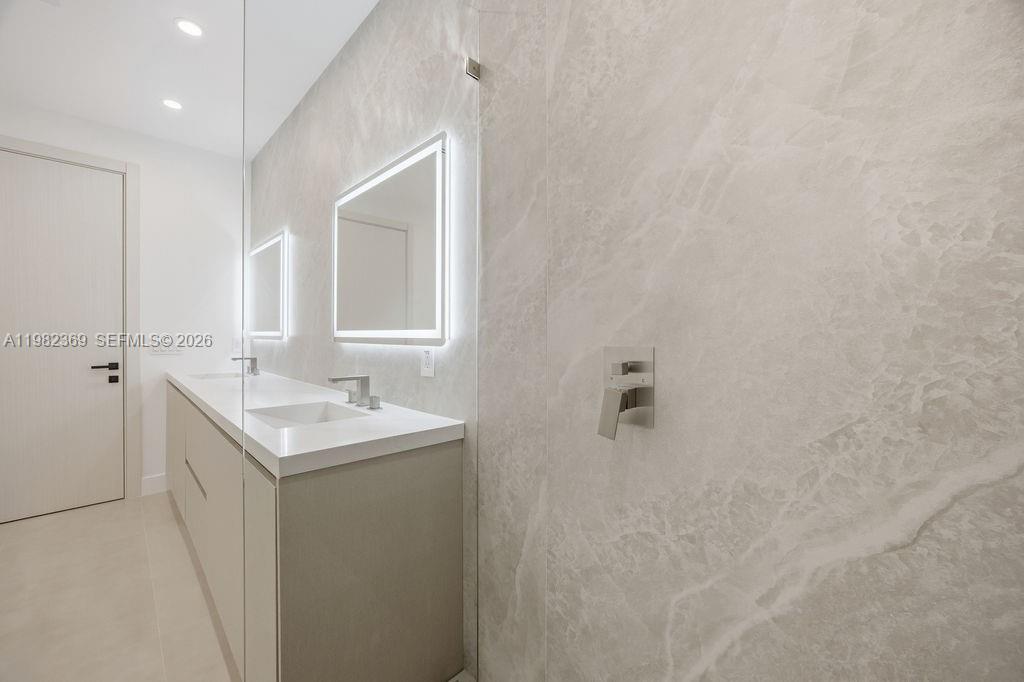 HOLIDAY HEIGHTS - Residential Lease