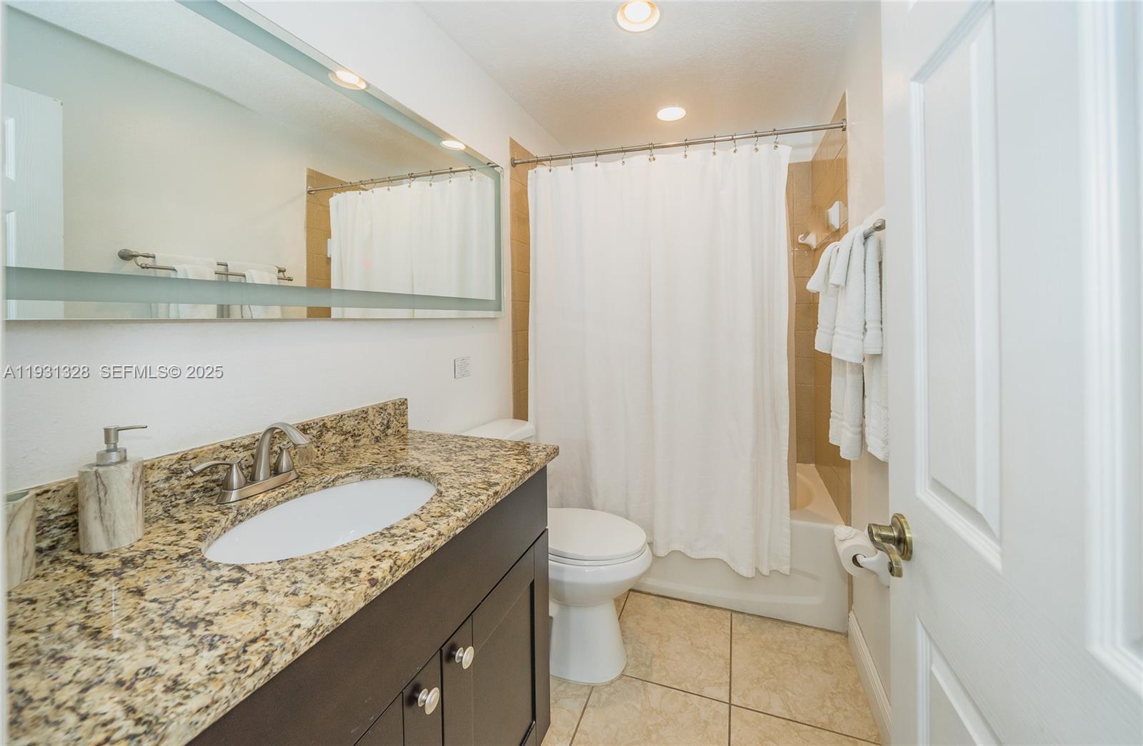 80S | OAKS AT RIVERVIEW - Residential